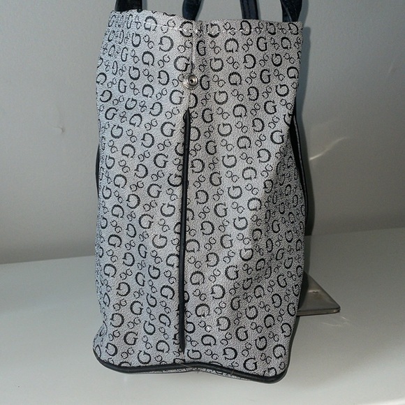 Guess Signature print Hand Bag with embossed ostrich accent - Picture 4 of 9